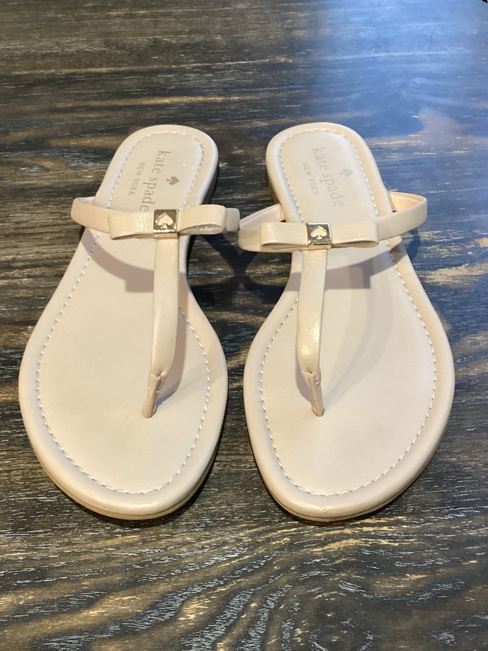 Kate Spade Blush Leather Bow Thong Sandals with Gold Spade Accent size 6.5